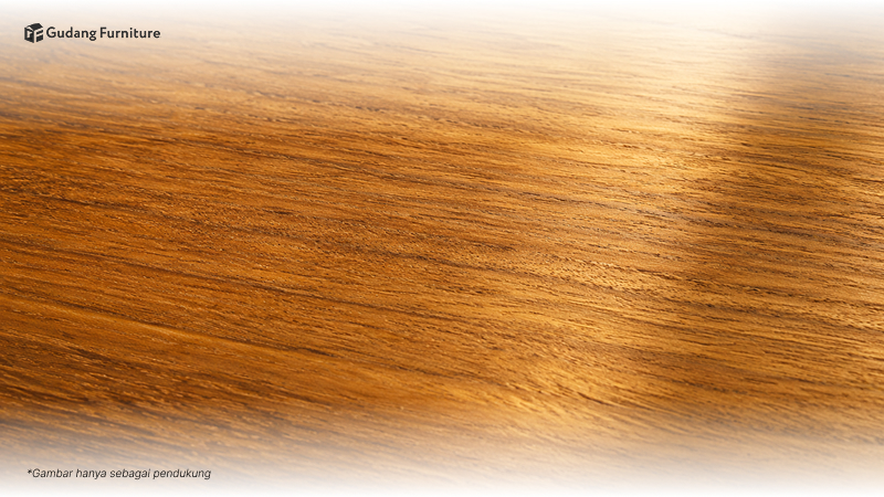 Detail serat kayu jati Blora yang halus dan berwarna seragam untuk furniture premium Detail serat kayu jati Blora yang halus dan berwarna seragam untuk furniture premium
